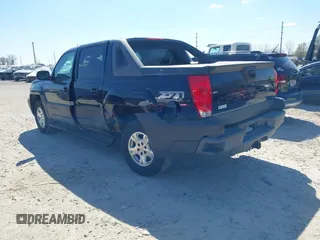 2004 Chevrolet Avalanche Z71 with VIN 3GNEK12T84G225711, listed as a IAAI auction lot 42051081 with 204,049 mi miles. Bid and sale history available at carsss.com. Image 3.
