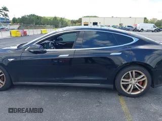 2015 Tesla Model S 85D with VIN 5YJSA1H21FFP79565, listed as a IAAI auction lot 42076401 with 162,139 mi miles. Bid and sale history available at carsss.com. Image 14.