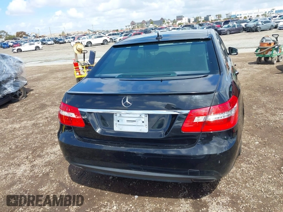 2011 Mercedes-Benz E-Class E 350 Luxury with VIN WDDHF5GB2BA356992, listed as a IAAI auction lot 41928058 with 125,525 mi miles. Bid and sale history available at carsss.com. Image 17.