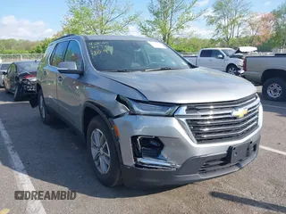 2023 Chevrolet Traverse LT Cloth z VIN 1GNEVGKW3PJ336948, wystawiony jako IAAI lot #42144619 z przebiegiem 15 580 mil mil oraz . Historia ofert i sprzedaży dostępna na DreamBid. Obrazek 1.