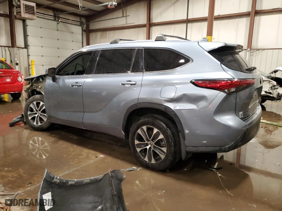 2022 Toyota Highlander XLE with VIN 5TDHZRBHXNS201361, listed as a Copart auction lot 88859475 with 45,942 mi miles and Salvage Title. Bid and sale history available at carsss.com. Image 2.