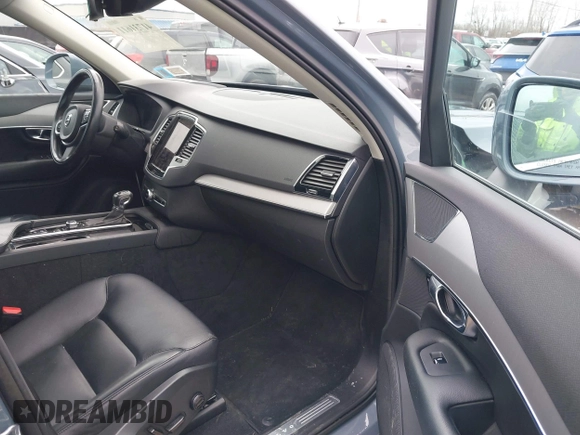 2021 Volvo XC90 Momentum with VIN YV4102PK4M1763398, listed as a IAAI auction lot 41731611 with 81,607 mi miles. Bid and sale history available at carsss.com. Image 5.