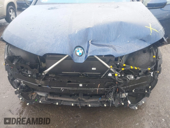 2023 BMW iX xDrive50 z VIN WB523CF08PCM23678, wystawiony jako IAAI lot #41930985 z przebiegiem 19 040 mil mil oraz . Historia ofert i sprzedaży dostępna na DreamBid. Obrazek 6.