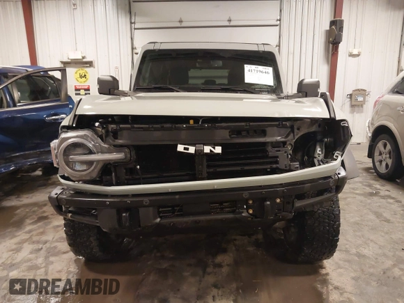 2021 Ford Bronco z VIN 1FMEE5DP0MLA64549, wystawiony jako IAAI lot #41719646 z przebiegiem 33 089 mil mil oraz . Historia ofert i sprzedaży dostępna na DreamBid. Obrazek 12.