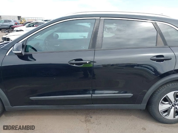 2017 Kia Niro EX with VIN KNDCC3LC6H5098896, listed as a IAAI auction lot 41921097 with 92,607 mi miles. Bid and sale history available at carsss.com. Image 14.