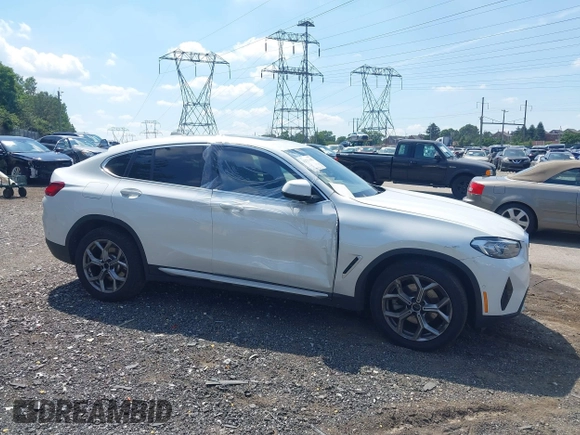 2024 BMW X4 xDrive30i with VIN 5UX33DT02R9W73855, listed as a IAAI auction lot 42712082 with 30,654 mi miles and . Bid and sale history available at DreamBid. Image 17.