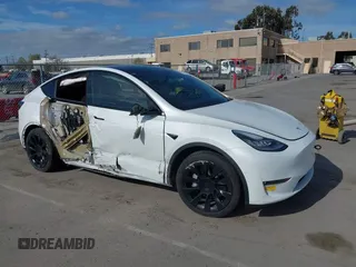 2022 Tesla Model Y Long Range with VIN 7SAYGDEE0NF340822, listed as a IAAI auction lot 41881224 with Not Provided miles and . Bid and sale history available at DreamBid. Image 6.