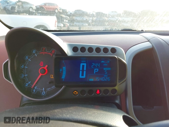 2014 Chevrolet Sonic LT z VIN 1G1JC5SB2E4223141, wystawiony jako IAAI lot #41872526 z przebiegiem 154 026 mil mil oraz . Historia ofert i sprzedaży dostępna na DreamBid. Obrazek 7.