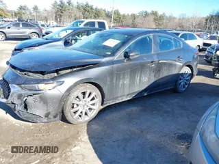 2022 Mazda 3 Carbon Edition z VIN 3MZBPACL4NM309701, wystawiony jako IAAI lot #41419875 z przebiegiem 23 819 mil mil oraz . Historia ofert i sprzedaży dostępna na DreamBid. Obrazek 17.