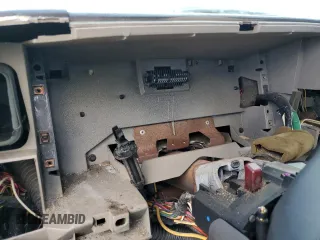1996 GMC Suburban z VIN 3GKEC16R1TG516669, wystawiony jako Copart lot #69262744 z przebiegiem Nie podano mil oraz Szkoda całkowita • Salvage title. Historia ofert i sprzedaży dostępna na DreamBid. Obrazek 9.