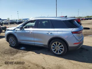 2022 Lincoln Corsair Standard z VIN 5LMCJ1D92NUL16467, wystawiony jako Copart lot #56306935 z przebiegiem 36 092 mil mil oraz Czysty tytuł • Clean title. Historia ofert i sprzedaży dostępna na DreamBid. Obrazek 2.
