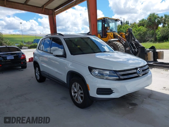 2015 Volkswagen Tiguan S z VIN WVGAV7AX5FW566666, wystawiony jako IAAI lot #40416569 z przebiegiem 76 846 mil mil oraz . Historia ofert i sprzedaży dostępna na DreamBid. Obrazek 1.