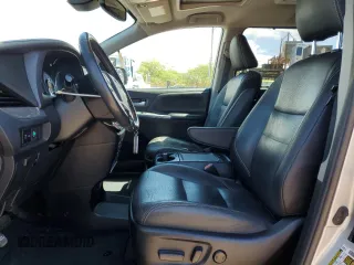 2020 Toyota Sienna SE z VIN 5TDXZ3DC6LS035136, wystawiony jako Copart lot #50648835 z przebiegiem 83 752 mil mil oraz Szkoda całkowita • Salvage title. Historia ofert i sprzedaży dostępna na DreamBid. Obrazek 7.