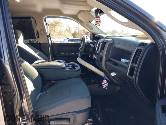 2018 Ram 2500 Tradesman z VIN 3C6UR5CL3JG380790, wystawiony jako IAAI lot #41579401 z przebiegiem 72 675 mil mil oraz . Historia ofert i sprzedaży dostępna na DreamBid. Obrazek 5.