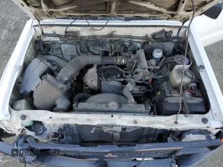 1990 Mitsubishi Mighty Max z VIN JA7FL24W2LP028418, wystawiony jako Copart lot #83680804 z przebiegiem 331 687 mil mil oraz Szkody całkowita. Historia ofert i sprzedaży dostępna na DreamBid. Obrazek 11.