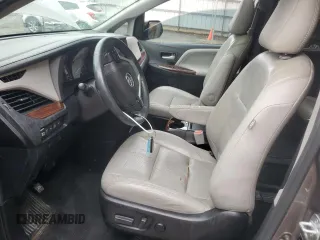 2016 Toyota Sienna XLE с VIN 5TDYK3DC8GS749610, выставлен на аукционе Copart как лот 57579215 с пробегом 167 554 миль миль и Списание • Salvage title. История ставок и продаж доступна на DreamBid. Изображение 7.