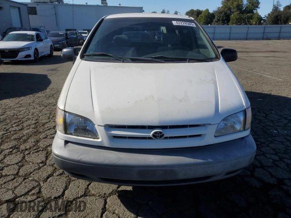 1999 Toyota Sienna CE with VIN 4T3GF19C5XU166813, listed as a Copart auction lot 42228565 with 195,909 mi miles and Salvage Title. Bid and sale history available at carsss.com. Image 5.