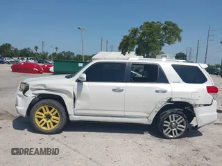 2013 Toyota 4Runner SR5 z VIN JTEBU5JR3D5135548, wystawiony jako IAAI lot #42279172 z przebiegiem 288 613 mil mil oraz . Historia ofert i sprzedaży dostępna na DreamBid. Obrazek 15.