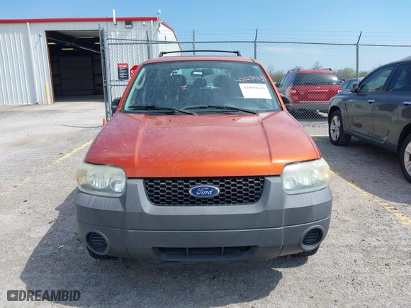 2007 Ford Escape XLS with VIN 1FMYU02Z27KA04600, listed as a IAAI auction lot 42059639 with 141,296 mi miles. Bid and sale history available at carsss.com. Image 6.