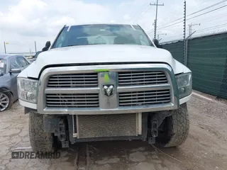 2012 Ram 2500 ST z VIN 3C6UD5HL6CG335854, wystawiony jako IAAI lot #42102244 z przebiegiem 187 838 mil mil oraz . Historia ofert i sprzedaży dostępna na DreamBid. Obrazek 12.