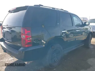 2011 Chevrolet Tahoe LT z VIN 1GNSCBE01BR160656, wystawiony jako IAAI lot #41822149 z przebiegiem 248 195 mil mil oraz . Historia ofert i sprzedaży dostępna na DreamBid. Obrazek 4.