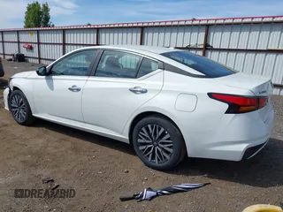 2025 Nissan Altima SV with VIN 1N4BL4DW5SN358521, listed as a IAAI auction lot 42213920 with 5,287 mi miles and . Bid and sale history available at DreamBid. Image 3.