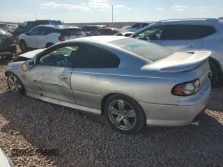 2006 Pontiac GTO z VIN 6G2VX12U86L519612, wystawiony jako Copart lot #73336964 z przebiegiem 122 003 mil mil oraz Szkody całkowita. Historia ofert i sprzedaży dostępna na DreamBid. Obrazek 2.
