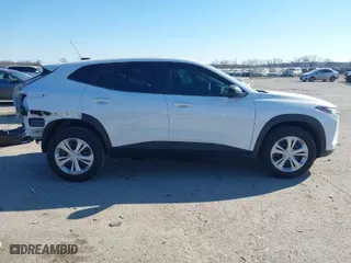2025 Chevrolet Trax LS with VIN KL77LFEP7SC146697, listed as a IAAI auction lot 41372073 with 2,040 mi miles. Bid and sale history available at carsss.com. Image 14.