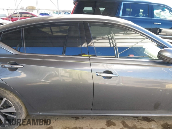 2020 Nissan Altima 2.5 SL with VIN 1N4BL4EV0LC241433, listed as a IAAI auction lot 41664402 with 84,106 mi miles. Bid and sale history available at carsss.com. Image 13.