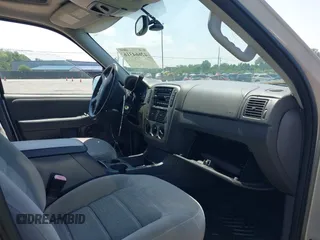 2005 Ford Explorer XLT z VIN 1FMZU73K95UB79894, wystawiony jako IAAI lot #42664316 z przebiegiem 245 233 mil mil oraz . Historia ofert i sprzedaży dostępna na DreamBid. Obrazek 5.