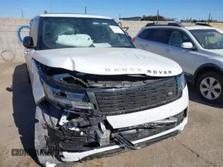 2024 Land Rover Range Rover SE with VIN SALKPBFU8RA231559, listed as a IAAI auction lot 41279570 with 4,911 mi miles. Bid and sale history available at carsss.com. Image 6.
