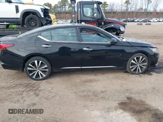 2019 Nissan Altima 2.5 Platinum with VIN 1N4BL4FW1KC127673, listed as a IAAI auction lot 41773674 with 30,713 mi miles. Bid and sale history available at carsss.com. Image 13.