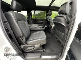 2022 Jeep Grand Wagoneer Series I с VIN 1C4SJVEJ7NS191397, выставлен на аукционе Copart как лот 60571015 с пробегом 18 595 миль миль и Чистый • Clean title. История ставок и продаж доступна на DreamBid. Изображение 6.