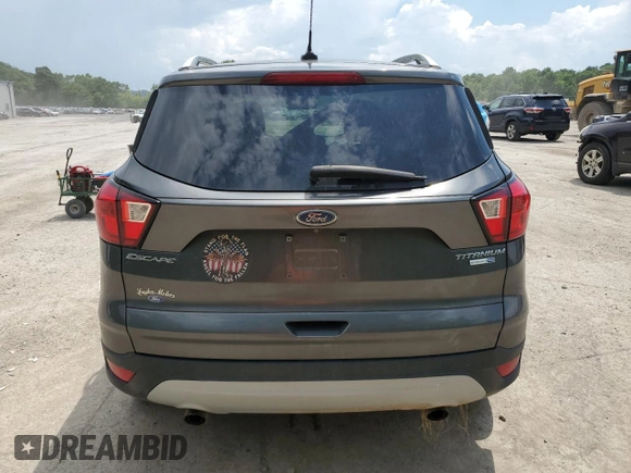 2019 Ford Escape Titanium с VIN 1FMCU9J9XKUA39544, выставлен на аукционе Copart как лот 62363005 с пробегом 80 831 миль миль и Списание • Salvage title. История ставок и продаж доступна на DreamBid. Изображение 6.