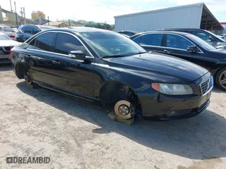 2007 Volvo S80 I6 with VIN YV1AS982071028937, listed as a IAAI auction lot 41892056 with 102,445 mi miles. Bid and sale history available at carsss.com. Image 1.