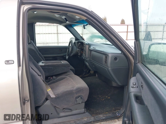 2000 Chevrolet Silverado 1500 with VIN 1GCEK14T1YZ362274, listed as a IAAI auction lot 41636856 with 136,879 mi miles. Bid and sale history available at carsss.com. Image 5.