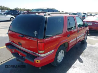 1998 GMC Jimmy SL with VIN 1GKCS13W2W2535684, listed as a IAAI auction lot 41789456 with 211,201 mi miles. Bid and sale history available at carsss.com. Image 4.