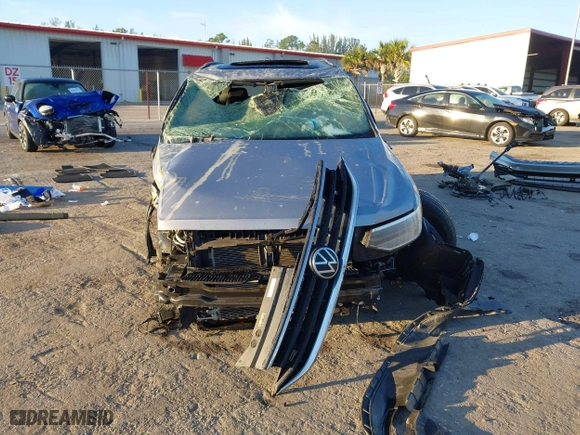 2022 Volkswagen Tiguan SE R-Line Black with VIN 3VVCB7AX9NM165109, listed as a IAAI auction lot 41458466 with 42,832 mi miles. Bid and sale history available at carsss.com. Image 13.