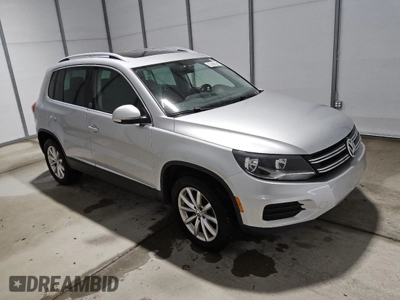2017 Volkswagen Tiguan Wolfsburg Edition z VIN WVGRV7AXXHW502712, wystawiony jako Copart lot #60052095 z przebiegiem 85 821 mil mil oraz Czysty tytuł • Clean title. Historia ofert i sprzedaży dostępna na DreamBid. Obrazek 4.