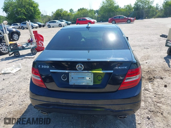 2013 Mercedes-Benz C 300 Sport z VIN WDDGF8AB7DR286299, wystawiony jako IAAI lot #42646185 z przebiegiem 108 569 mil mil oraz . Historia ofert i sprzedaży dostępna na DreamBid. Obrazek 16.