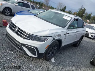 2022 Volkswagen Tiguan SE with VIN 3VV3B7AX0NM121824, listed as a IAAI auction lot 40910015 with 21,825 mi miles. Bid and sale history available at carsss.com. Image 2.