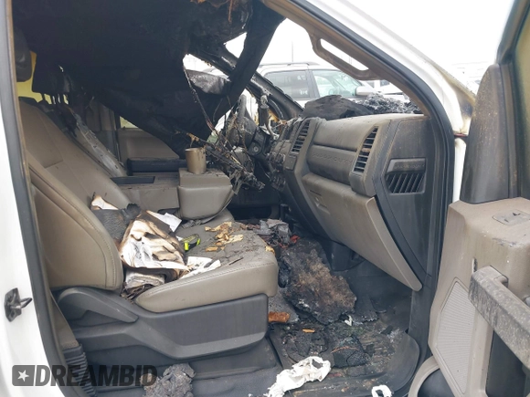 2019 Ford F-250 z VIN 1FD7W2BT8KEC91512, wystawiony jako IAAI lot #40410739 z przebiegiem Nie podano mil oraz . Historia ofert i sprzedaży dostępna na DreamBid. Obrazek 5.