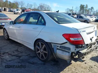 2013 Mercedes-Benz C 300 Sport z VIN WDDGF8AB1DR270633, wystawiony jako IAAI lot #41327883 z przebiegiem 151 021 mil mil oraz . Historia ofert i sprzedaży dostępna na DreamBid. Obrazek 14.