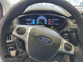 2016 Ford Focus Electric z VIN 1FADP3R47GL320483, wystawiony jako IAAI lot #42392319 z przebiegiem 74 612 mil mil oraz . Historia ofert i sprzedaży dostępna na DreamBid. Obrazek 24.