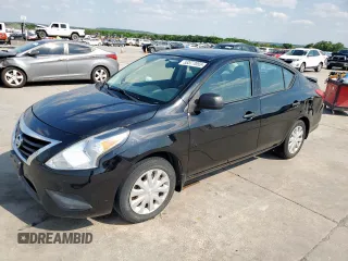 2015 Nissan Versa SV z VIN 3N1CN7AP1FL866677, wystawiony jako Copart lot #53377055 z przebiegiem 91 455 mil mil oraz Czysty tytuł • Clean title. Historia ofert i sprzedaży dostępna na DreamBid. Obrazek 1.