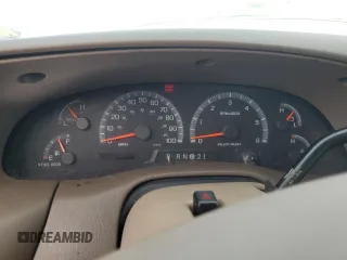 1999 Ford F-250 z VIN 1FTRX27LXXKA16798, wystawiony jako Copart lot #45242115 z przebiegiem Nie podano mil oraz Szkoda całkowita • Salvage title. Historia ofert i sprzedaży dostępna na DreamBid. Obrazek 9.