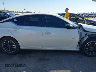 2022 Nissan Altima SR z VIN 1N4BL4CV8NN420653, wystawiony jako IAAI lot #41633021 z przebiegiem 61 284 mil mil oraz . Historia ofert i sprzedaży dostępna na DreamBid. Obrazek 13.