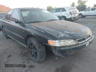 1996 Honda Accord EX z VIN 1HGCD5661TA121789, wystawiony jako IAAI lot #41018166 z przebiegiem 146 914 mil mil oraz . Historia ofert i sprzedaży dostępna na DreamBid. Obrazek 1.