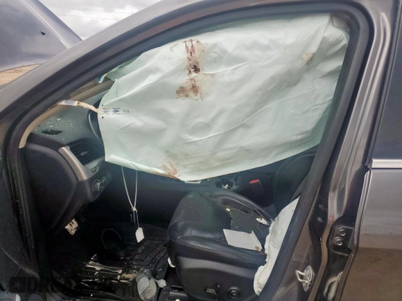 2018 Jeep Cherokee Latitude Plus z VIN 1C4PJLLX5JD557003, wystawiony jako Copart lot #60744585 z przebiegiem Nie podano mil oraz Szkoda całkowita • Salvage title. Historia ofert i sprzedaży dostępna na DreamBid. Obrazek 7.