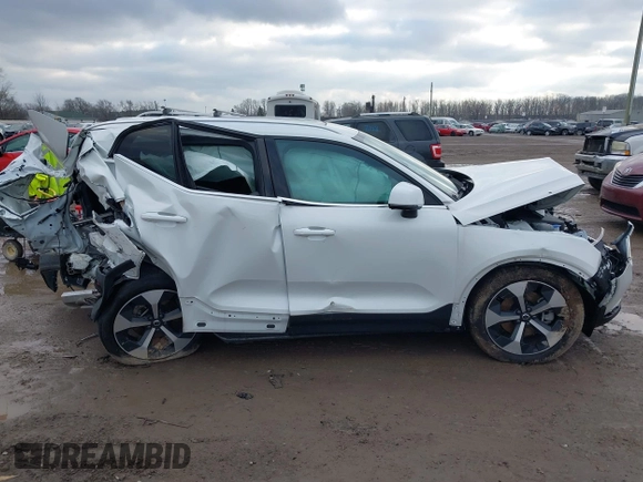2024 Volvo XC40 Plus Bright Theme with VIN YV4L12UE5R2339783, listed as a IAAI auction lot 41054542 with 18,874 mi miles. Bid and sale history available at carsss.com. Image 13.